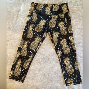 CVG Constantly Varied Gear “Fineapple” Pineapple pattern 3/4 leggings - M